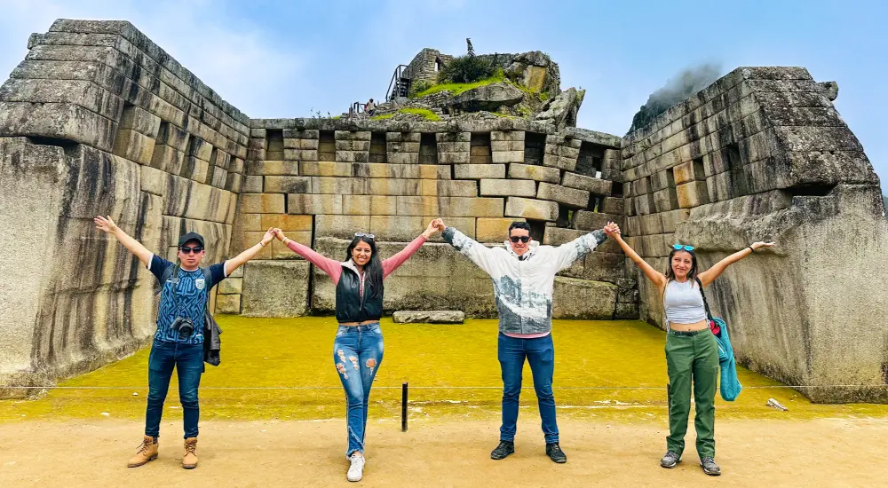Plaza de Los Templos en Machu Picchu
